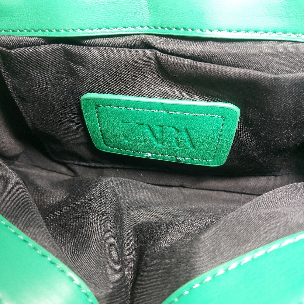 Zara quilted green shoulder bag with chunky gold metal strap - Picture 9 of 12